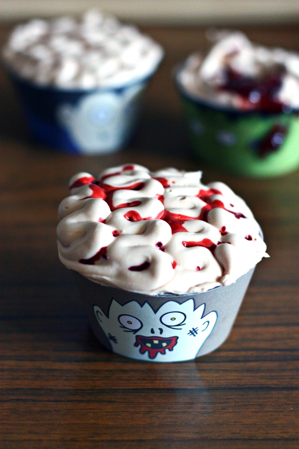 Belle bebes Halloween cupcakes 1 Halloween cupcakes, monster, brains, blood, free printables, cupcake wrappers, halloween party food