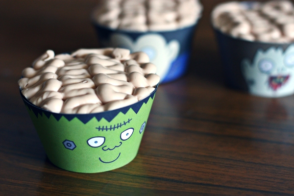 Belle bebes Halloween cupcakes 12 Halloween cupcakes, monster, brains, blood, free printables, cupcake wrappers, halloween party food